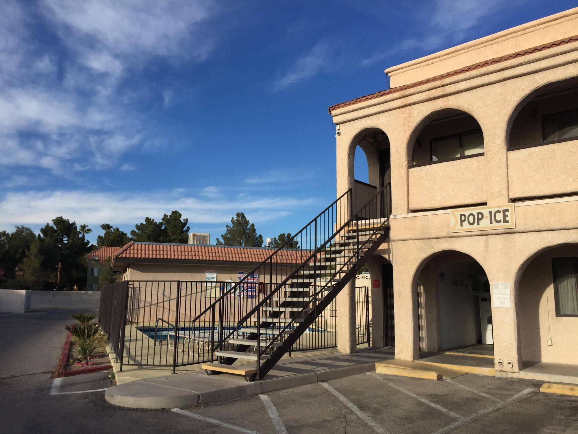 Super 8 By Wyndham Las Vegas Nellis Afb Area エクステリア 写真